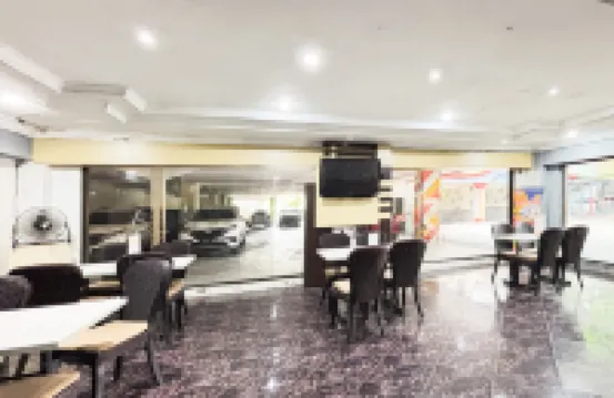 Hotel Pasar Besar RedPartner near Tugu Pahlawan