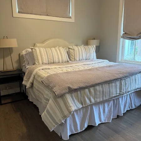 Beautiful Downtown Auburn Cottage In A Quaint Setting!