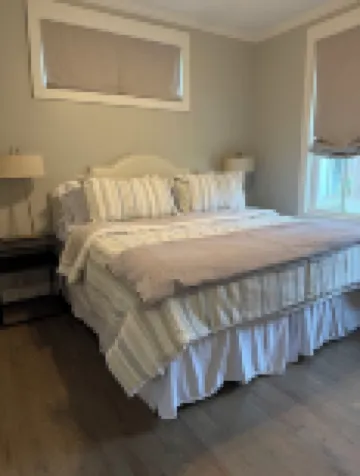 Beautiful Downtown Auburn Cottage In A Quaint Setting!