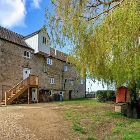 Riverview Holiday Home in Stamford, No Deposit