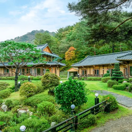 Inje Baekdam Pine Valley Pension Отели рядом с достопримечательностью «Храм Baekdamsa»