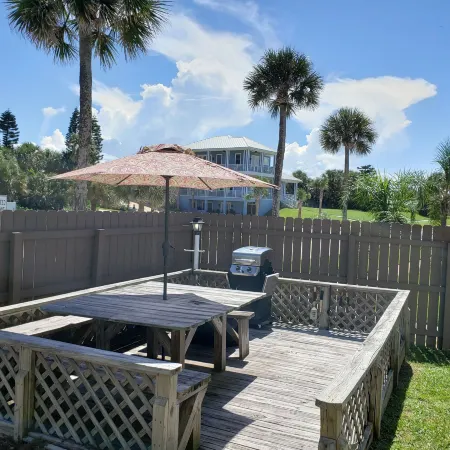Studio 1 Motel Отели рядом с достопримечательностью «Loggerhead Marina»