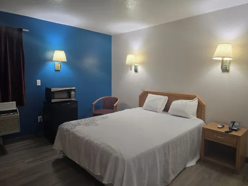 Economy Inn & Suites