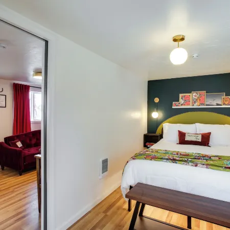 Unit 5: 1-Br w/ Workspace, Quick Hospital Run