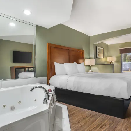 Quality Inn & Suites Near Panama City Beach