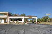 Travelers Inn by OYO, Templeton VA - Parkplatz