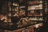 Four Seasons Resort Whistler - bar