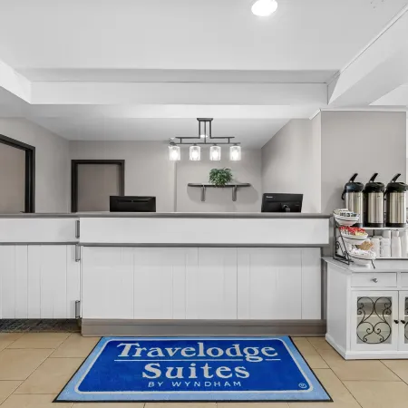 Travelodge Suites by Wyndham Regina / Eastgate Bay