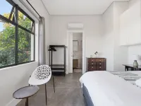 StayNest Guesthouse - Bay House Hotels in Ballito