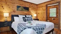 Secluded in the Smokies by Avantstay Sleeps 11 + Hot Tub + Game Room Ridge Views - Country Houses
