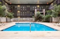 Cactus Cove Inn and Suites - Kolam Renang