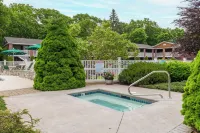 Juniper Hill Inn - Pools