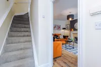 Spacious Modern 4 Bed in Northwich Free Parking - Wi-Fi