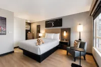 Thunderbird Lodge