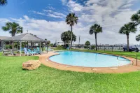 3BR Condo on the Bay w/ Pool and Perks - Bintang 3