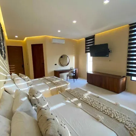 Ananda Hotel Boutique