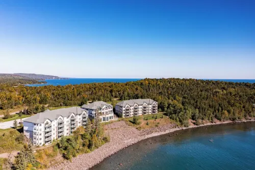 Sunrise Suite on Lake Superior- Pool & Hot Tub - 4-Star