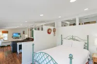 Cape Haus by Pristine Properties Vacation Rentals - Balkoner