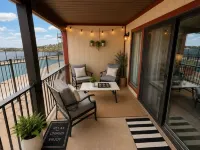 Renovated 2-bed / 2-bath condo POOLSIDE & LAKEFRONT! - 4 estrellas