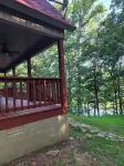 3-bedroom 2.5 bath lake house in wonderful Drasco with AC, WiFi. Enjoy your stay - 4-Star