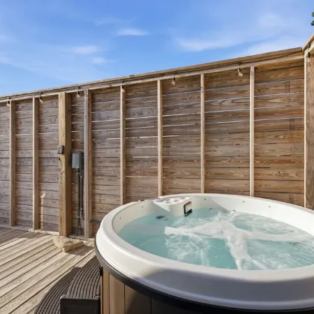 Hot Tub Dome with Epic Ridge Views -Bluegrass Bluff