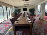 Econo Lodge Mildura - parking