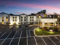 Spark by Hilton Waynesboro - parking