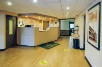 Quality Inn Stadium Area Green Bay Stadium - parking