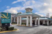 Quality Inn & Suites Clinton - Jackson West - Parkering