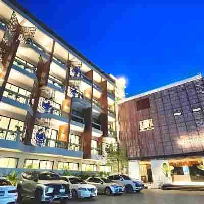 โรงแรมเดอะ โพเอม Hotel Exterior