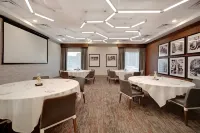 Hilton Garden Inn Terre Haute - parking