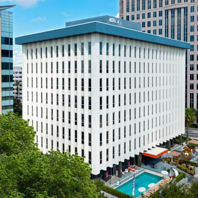 Aloft Orlando Downtown Hotels near Lake Underhill Park