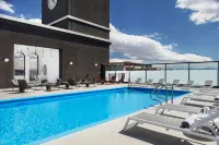 Renaissance Reno Downtown Hotel & Spa - مسبح