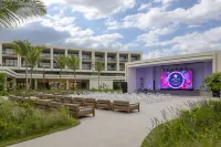 Zemi Miches Punta Cana All-Inclusive Resort, Curio Collection by Hilton - bars