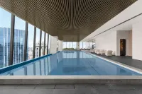 AC Hotel by Marriott Manila - مسبح