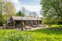 Campden Barn - Luxury Home with Hot Tub - 2성급