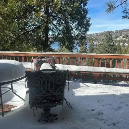 Cozy Cabin/Lake Views/Pool Table & Games/Deck & BBQ/10 Mins to Village + Park
