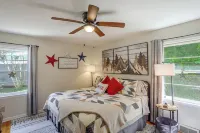 Fire Pit & Game Room: Family Home in Marshall - Wifi