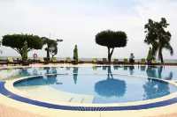 Protea Hotel Entebbe - Swimmingpools