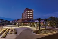 The Central Station Memphis, Curio Collection by Hilton - parking