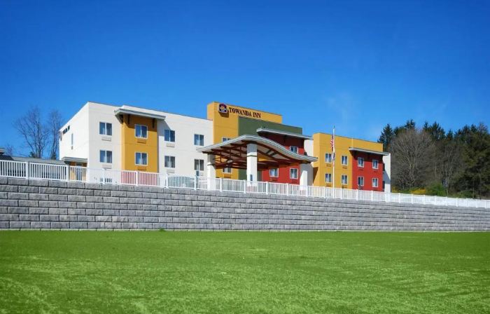Paradise Inn & Suites