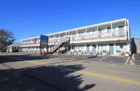 Seagrass Inn - parking