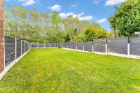 Modern 3 Bed Home | Driveway | Spacious Garden - 2-Star