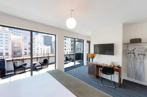 The State Hotel - 4-Star