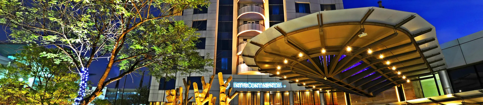 Khách sạn cao cấp