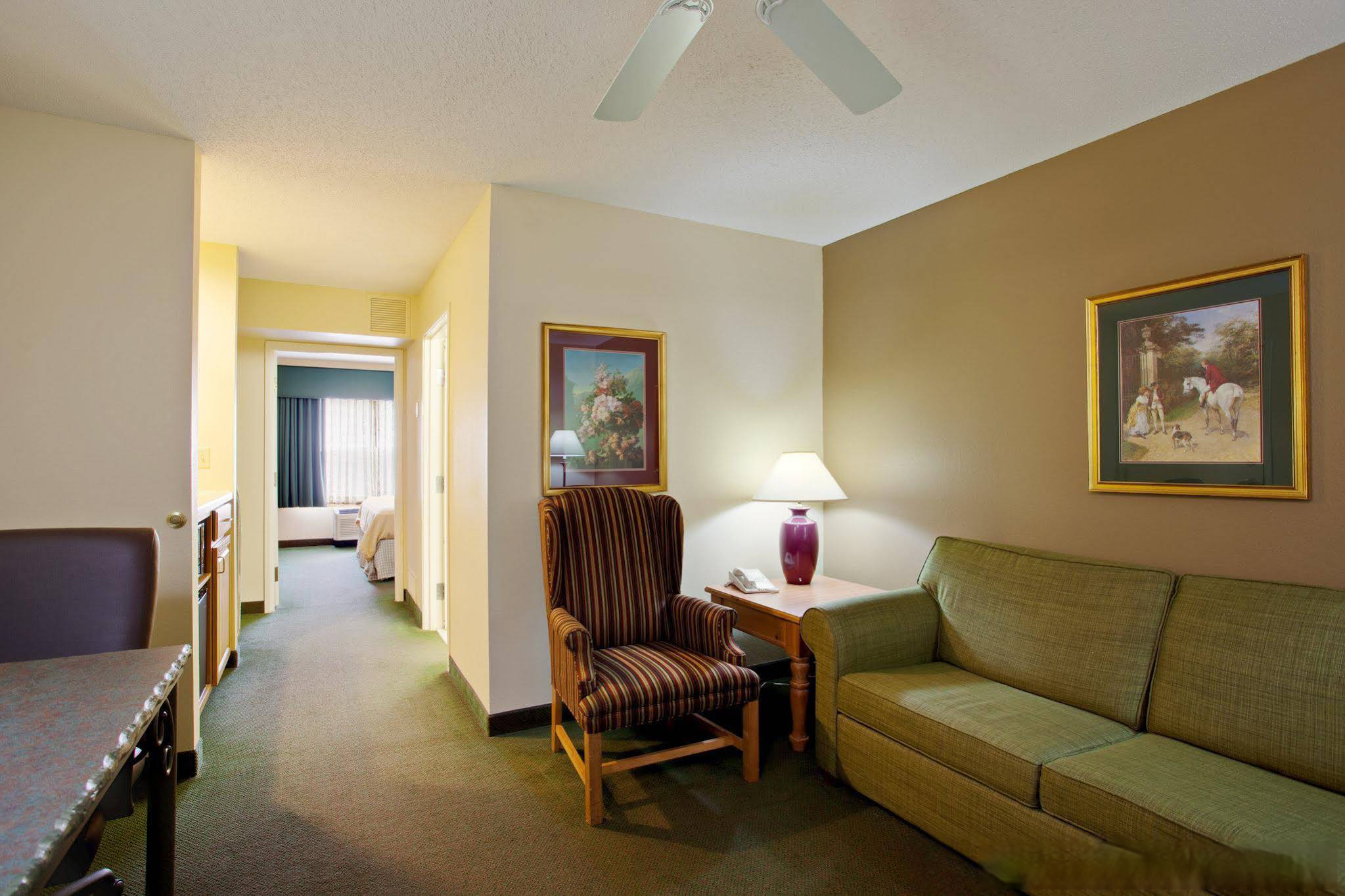 Country Inn & Suites by Radisson, Brooklyn Center, MN