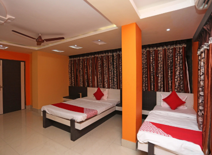 OYO 27903 Hotel Blue Moon