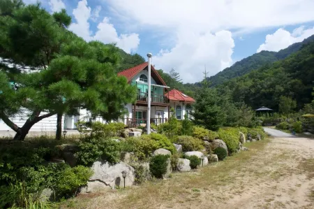 Inje Bawisol Pension Отели рядом с достопримечательностью «The 38th Parallel»