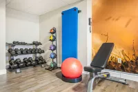 Clarion Pointe Richmond North Near University - Gym