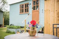 Morndyke Shepherds Huts Hotels in Pickhill with Roxby